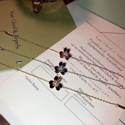 Van Cleef & Arpels bracelet lyh10
